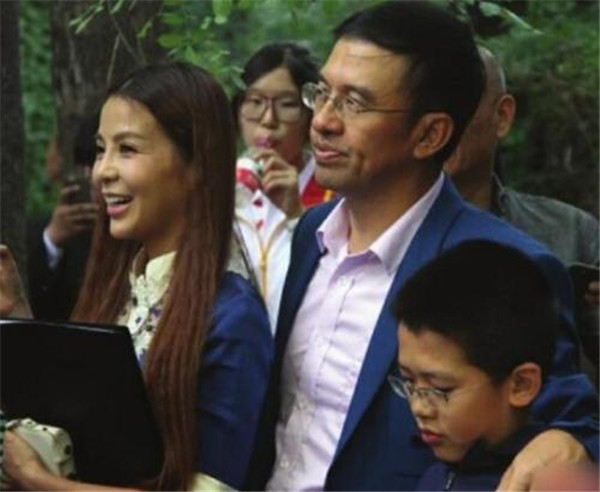 王宁女主持人简介 中央台男主持人王宁的老婆刘春燕