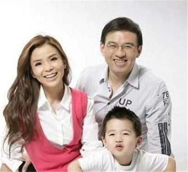 王宁女主持人简介 中央台男主持人王宁的老婆刘春燕