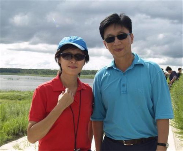 王宁女主持人简介 中央台男主持人王宁的老婆刘春燕