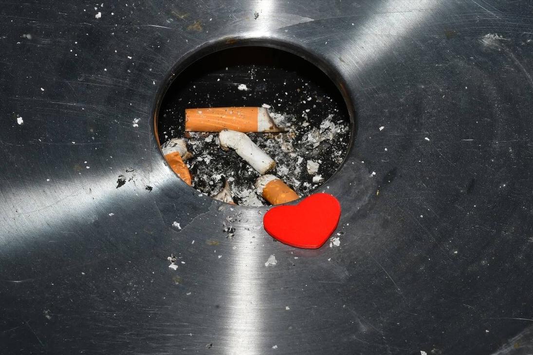 ǧ��Ҫ���̻Ҹ��ﵹˮ �����飺�̻Ҹ���Ϊʲô���ܵ�ˮ