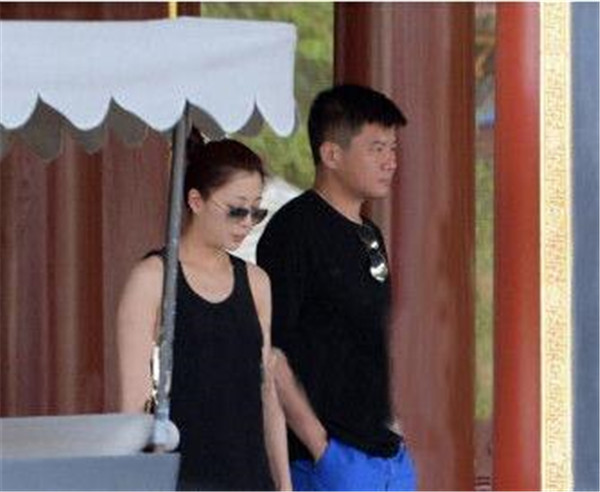 殷桃的三任丈夫 几次失败恋情:殷桃现任丈夫李金羽个人资料