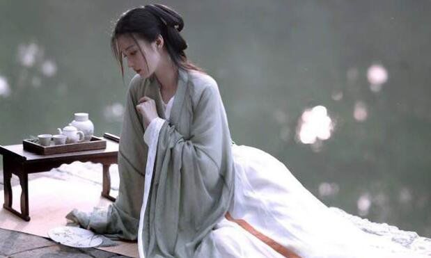 ��ʫ����100���Ů���� ����һ���˵�ʫ�侭��