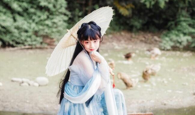 ��ʫ����100���Ů���� ����һ���˵�ʫ�侭��