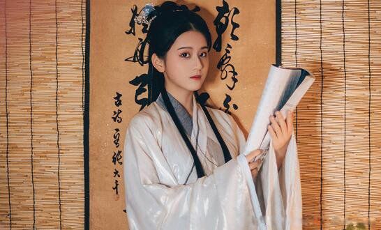 ��ʫ����100���Ů���� ����һ���˵�ʫ�侭��