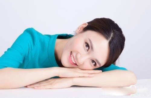 龙洋简历个人资料简介 节目主持人工作一丝不苟