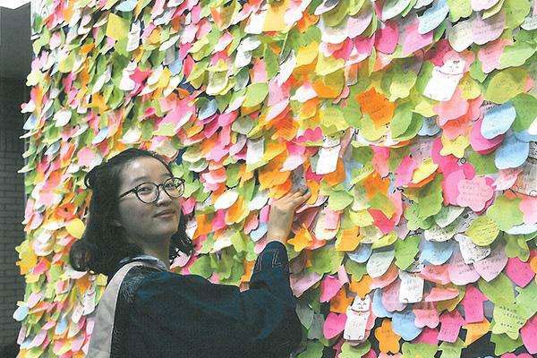 ��ӨӱͼƬ�����ڰ��� ����������ʱ����尾����