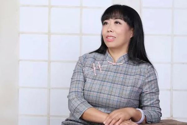 ��ѩ���ĸ������ϼ��� Ů���ˣ���ѩ�������˭