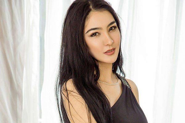 Ů�����ִ��ְ׵����� һ���ز����Գ����������������