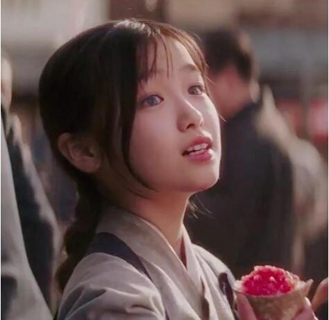 Сǧ�����۾��������ģ� ��ʵ�������۾����������ɫ