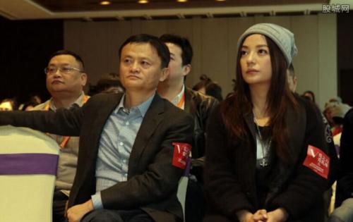 马云赵薇光明会手势照片 并不熟:马云和赵薇是一路人吗