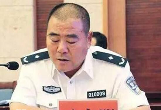 ������ͼԩ����־���³� �참��Ա���������׷����:27�˱�����