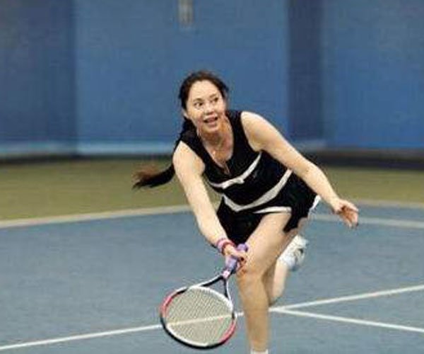 胡娜为什么还可以回国办画展 逃难?胡娜事件真相后的命运