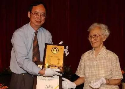 ������������ƽ��� Ӣ�����ţ������Ů�������к����