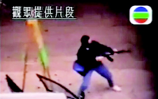 叶继欢枪杀蔡志雄的原因(张子强指使) 叶继欢手持ak47的火拼视频画面