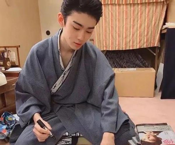 ���輿�����ټ�իδ���� ��ɫ����:�ټ�ի������Ҫ������Щ