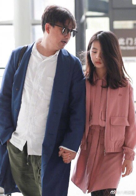 黄多多被黄磊当礼物送给大佬 身材好:黄多多就读的国际学校学费