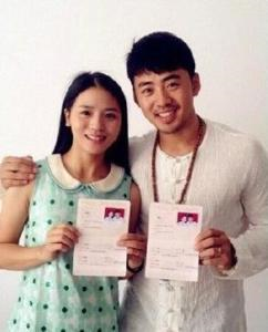 ��Ů��Ӣ���Ϲ���˧�Ǹ����� ����С�ţ���Ӣ��������ʲô