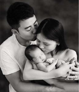 ��Ů��Ӣ���Ϲ���˧�Ǹ����� ����С�ţ���Ӣ��������ʲô