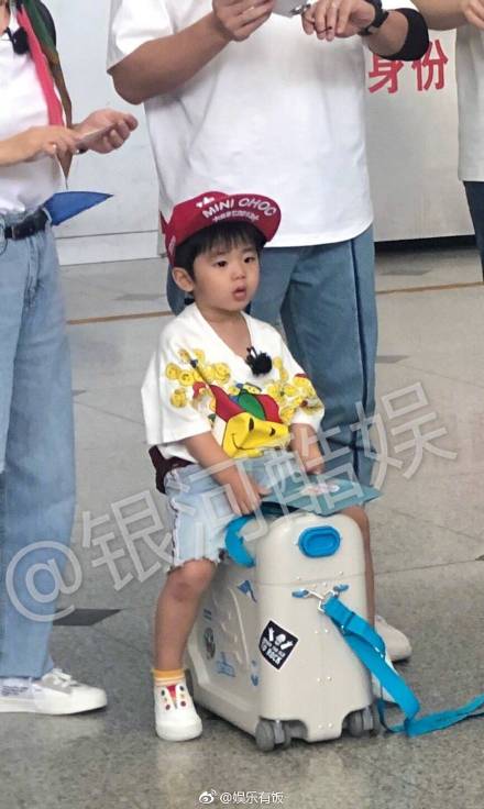 快女黄英的老公曹帅是富豪吗 儿子小九:黄英现在在做什么