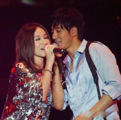 王力宏事件来龙去脉 被全网封禁塌房:前妻李靓蕾发长文控诉