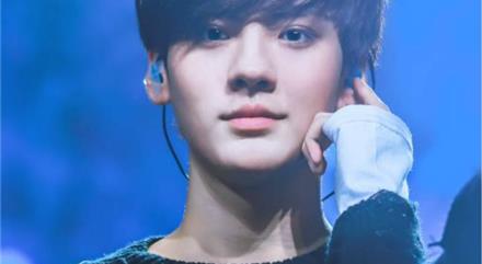 �����B�������ϼ�� ��һ��Ů��������������