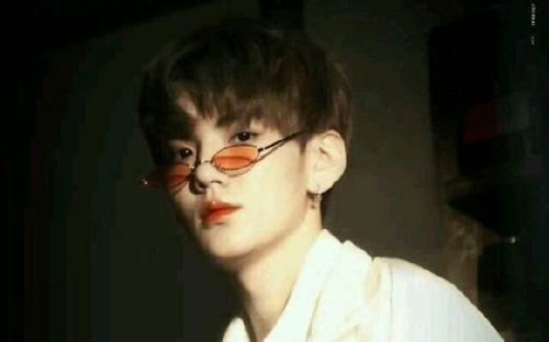 �����B�������ϼ�� ��һ��Ů��������������