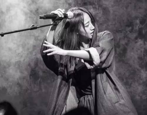 �����ǲ��ǰٺϳ����� ������ͬ�������󷽳���Ů����ף��